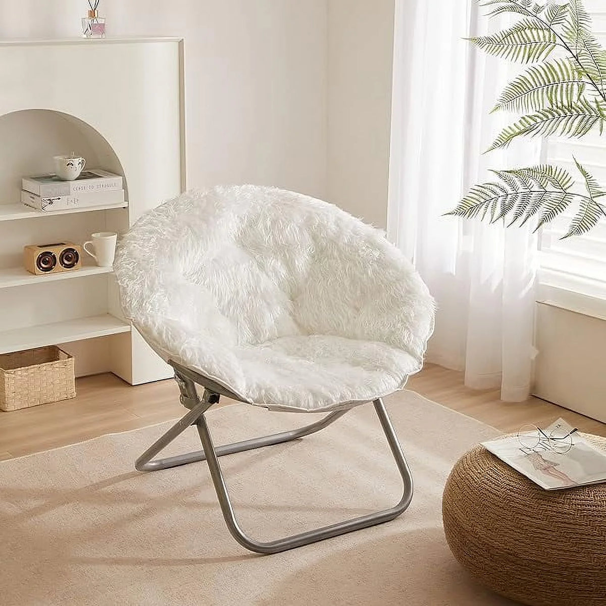 White Saucer Chair Q111404