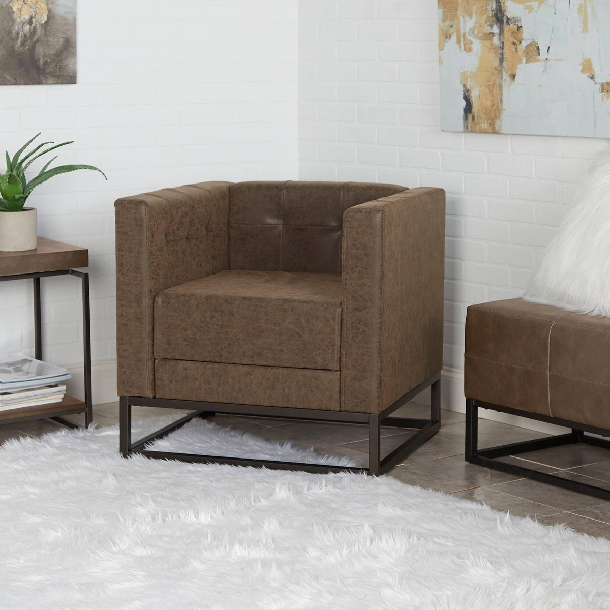Brown Upholstered Accent Chair with Metal Base O160945
