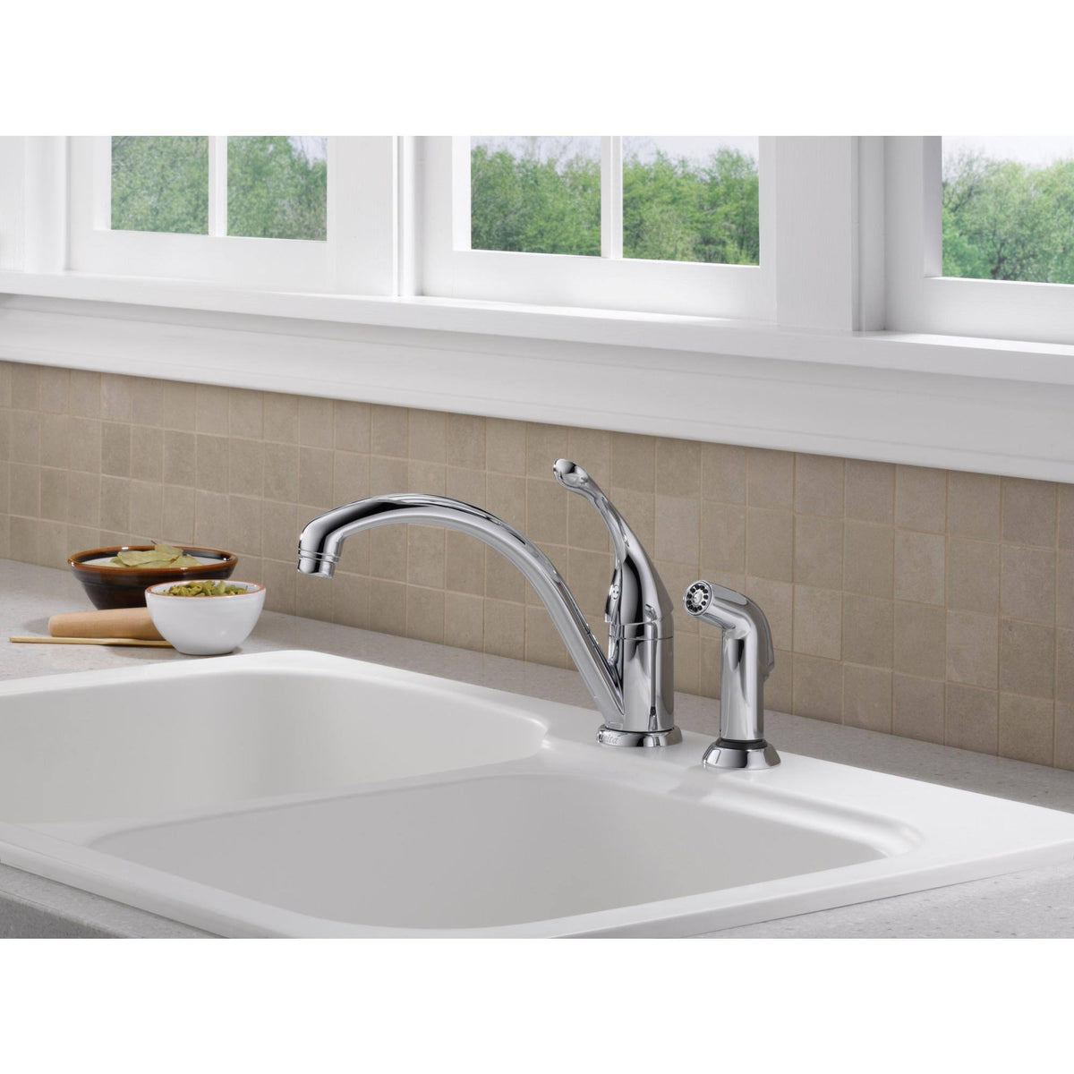 Stainless Steel Single Handle Kitchen Faucet with Spray D690